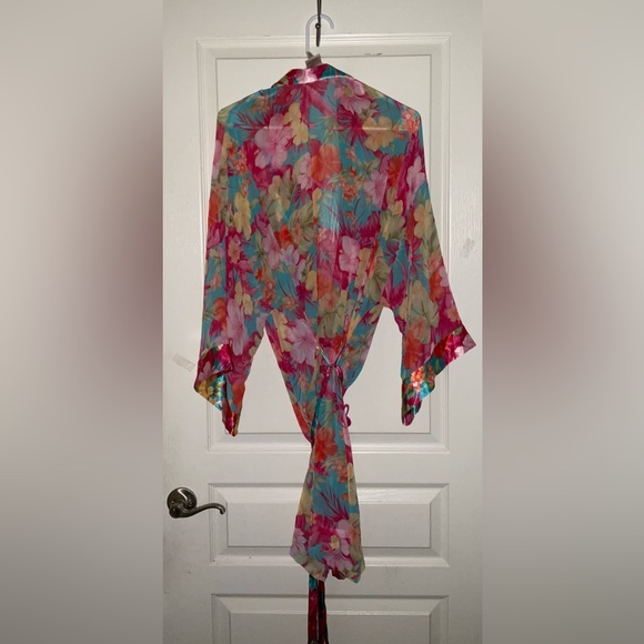 Robe - Picture 2 of 4